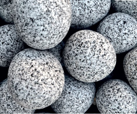IS. Granite balls (40-60 mm) 25kg- okrasni kamen